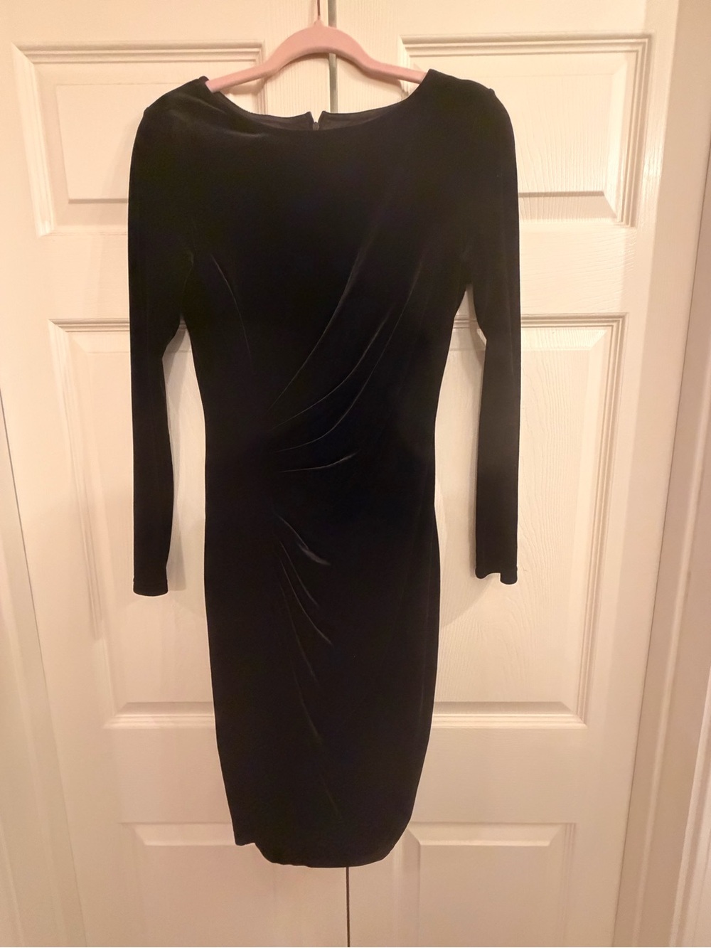 Black Long-Sleeve Velvet Sheath Dress